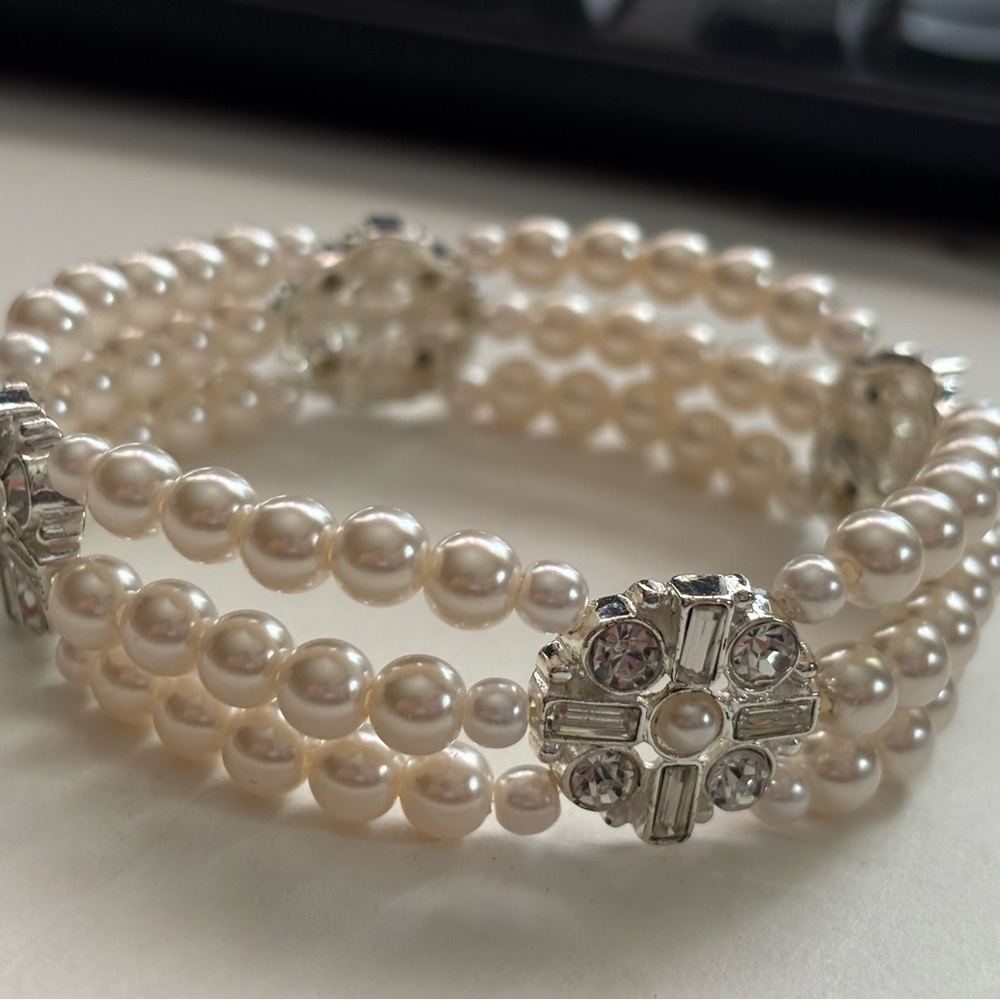 💗💗💗Vintage estate sale possible pearls, UNTESTED, with Crystal like Flower - Picture 5 of 5